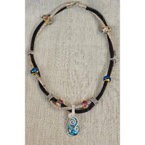 Glossy Night Necklace